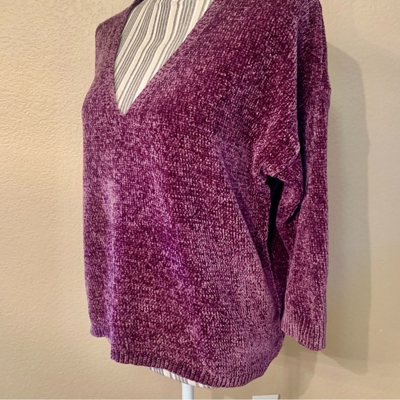Express Sweater Medium Deep V-Neck Purple Chenille Super Soft 3/4 Length Sleeve - Picture 9 of 16